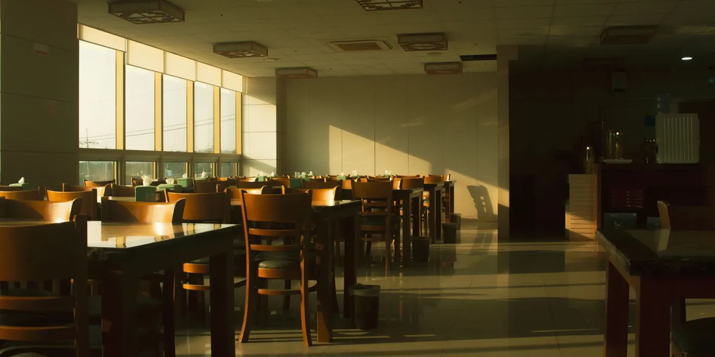 La sala, la sera, un altro scorcio